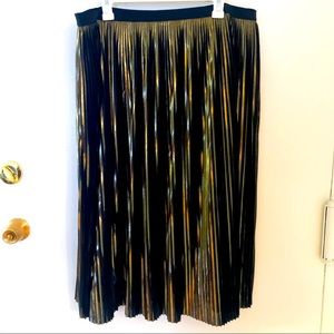 Lane Bryant Pleated Gold Skirt , NWT !!